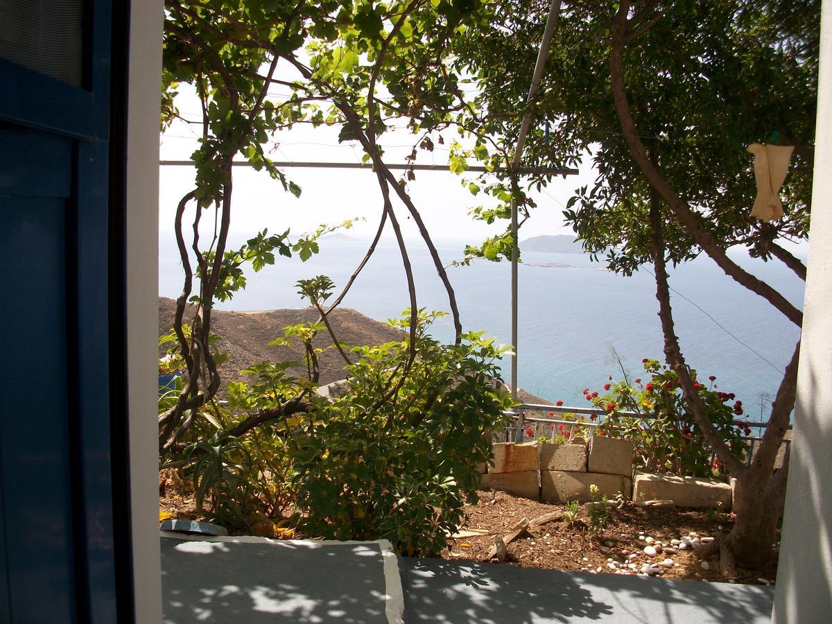 Floras Rooms And Studios Anafi Exterior foto
